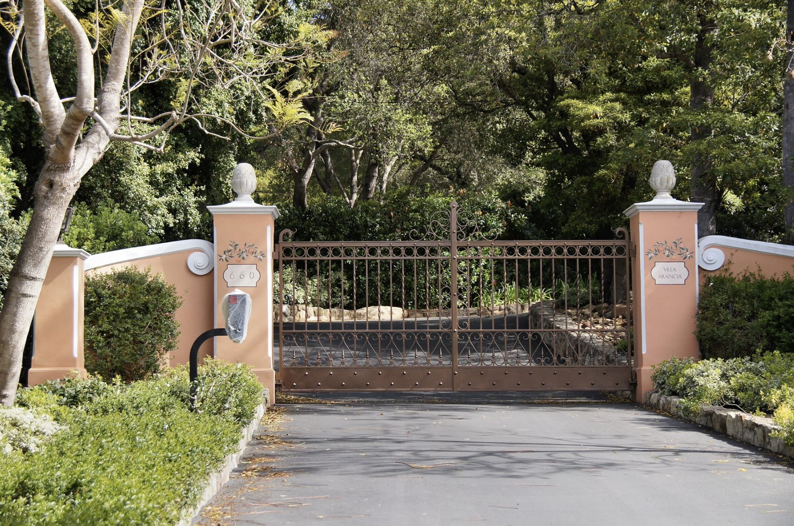 Montecito gate